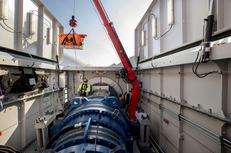 Offshore material lifting for maintenance of Siemens SWT-3.6 turbines